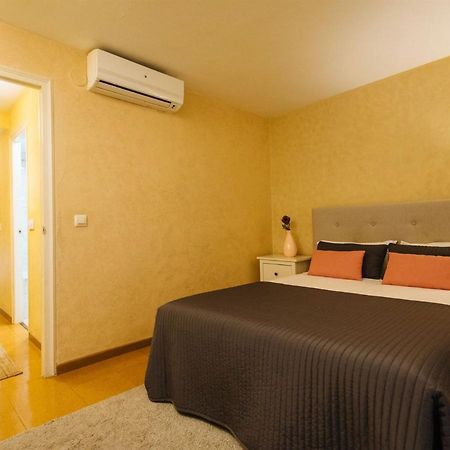 Pajaritos Suite Apartment - Private Parking Included Севилья Экстерьер фото