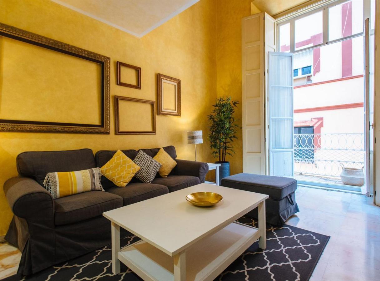 Pajaritos Suite Apartment - Private Parking Included Севилья Экстерьер фото