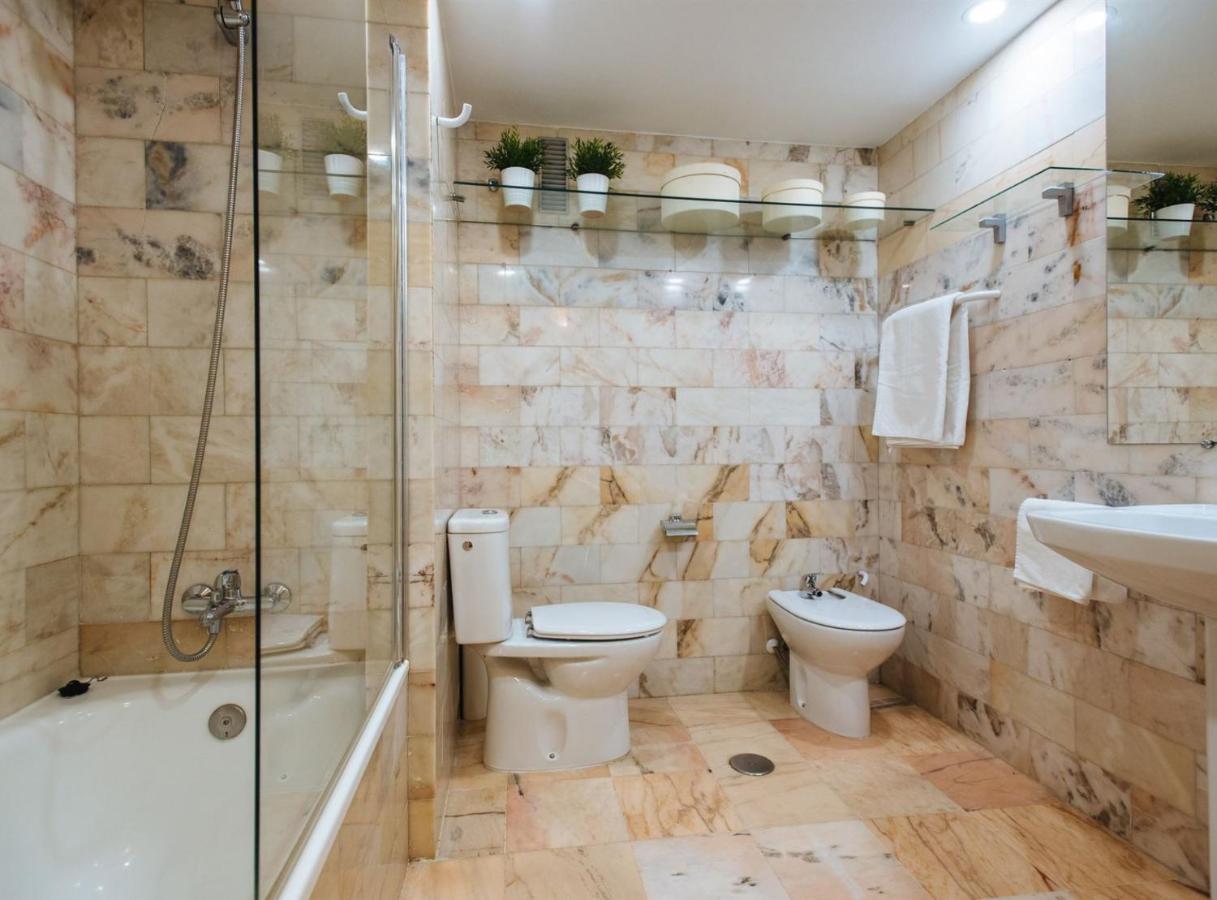 Pajaritos Suite Apartment - Private Parking Included Севилья Экстерьер фото